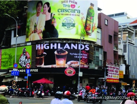 THAY BẠT BILLBOARD CHUỖI HIGHLANDS COFFEE